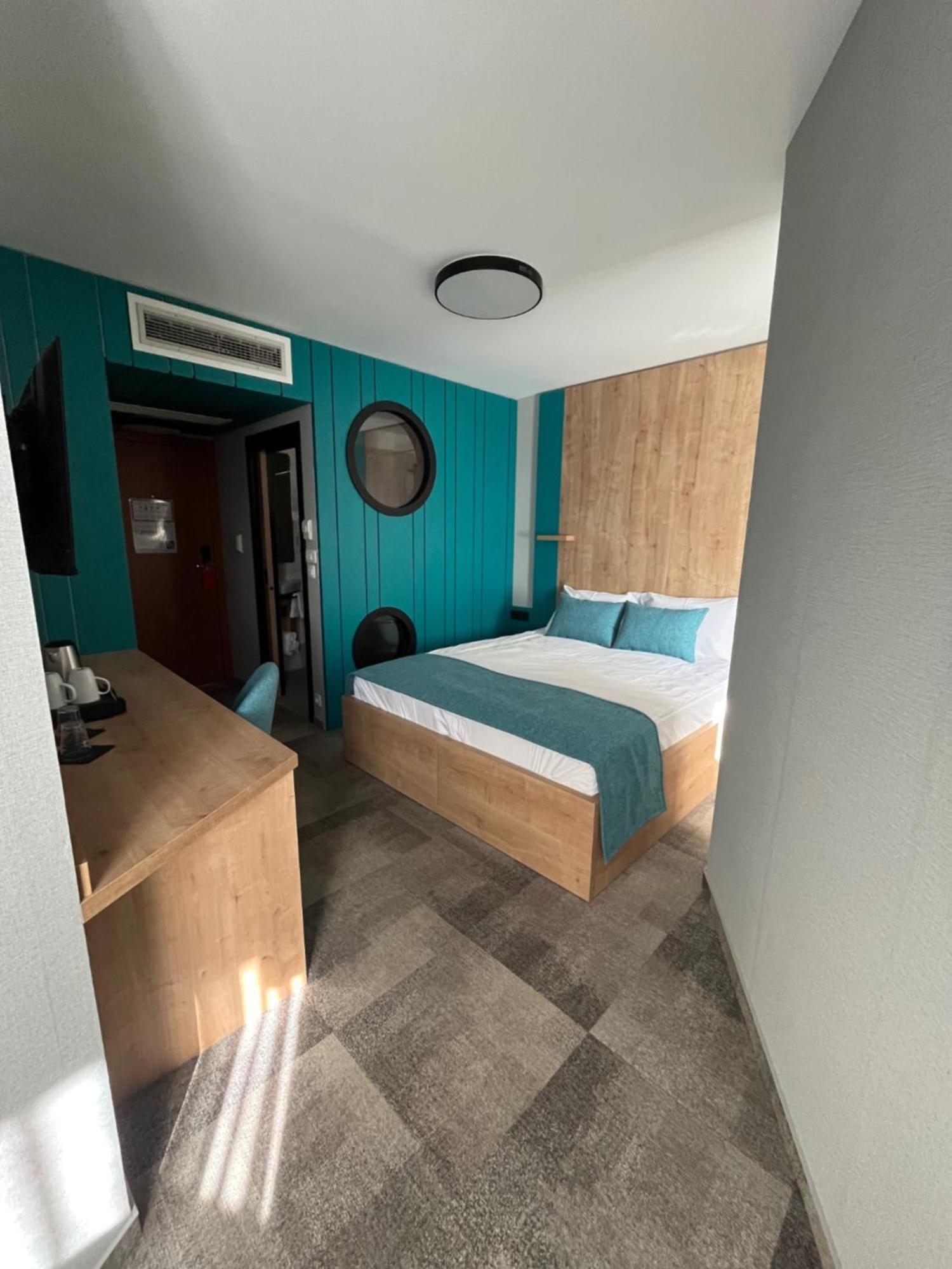 Hotel Mantova Vrhnika Exteriér fotografie