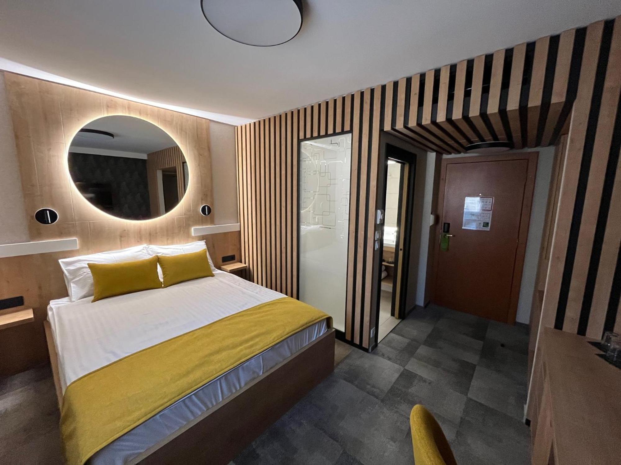 Hotel Mantova Vrhnika Exteriér fotografie